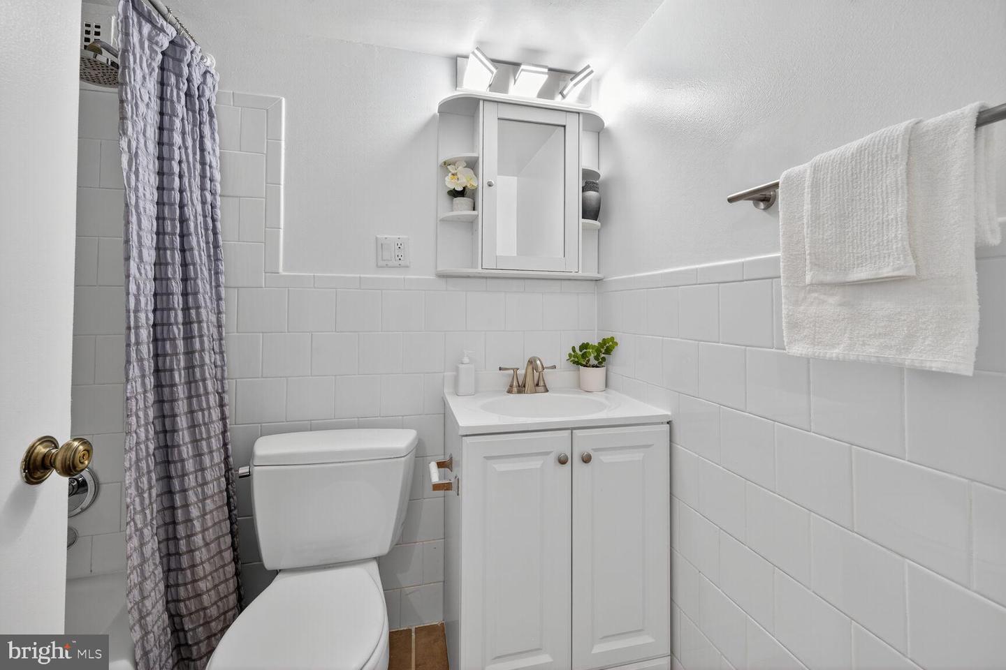 1816 NEW HAMPSHIRE AVE NW #201, WASHINGTON, District Of Columbia 20009, ,1 BathroomBathrooms,Residential,For sale,1816 NEW HAMPSHIRE AVE NW #201,DCDC2221832 MLS # DCDC2221832 1816 NEW HAMPSHIRE AVE NW #201, WASHINGTON, District Of Columbia 20009, ,1 BathroomBathrooms,Residential,For sale,1816 NEW HAMPSHIRE AVE NW #201,DCDC2221832 MLS # DCDC2221832