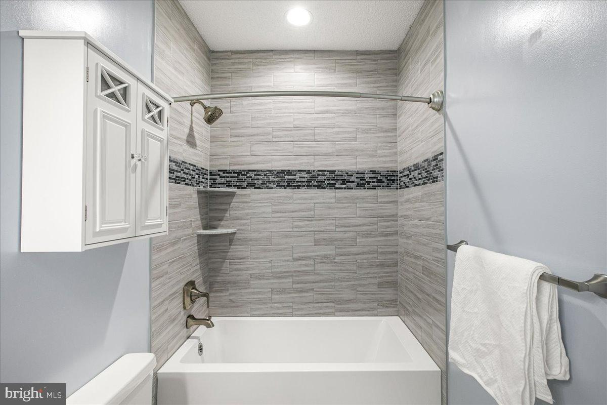 267 S PICKETT ST #102, ALEXANDRIA, Virginia 22304, 1 Bedroom Bedrooms, 5 Rooms Rooms,1 BathroomBathrooms,Residential,For sale,267 S PICKETT ST #102,VAAX2049826 MLS # VAAX2049826