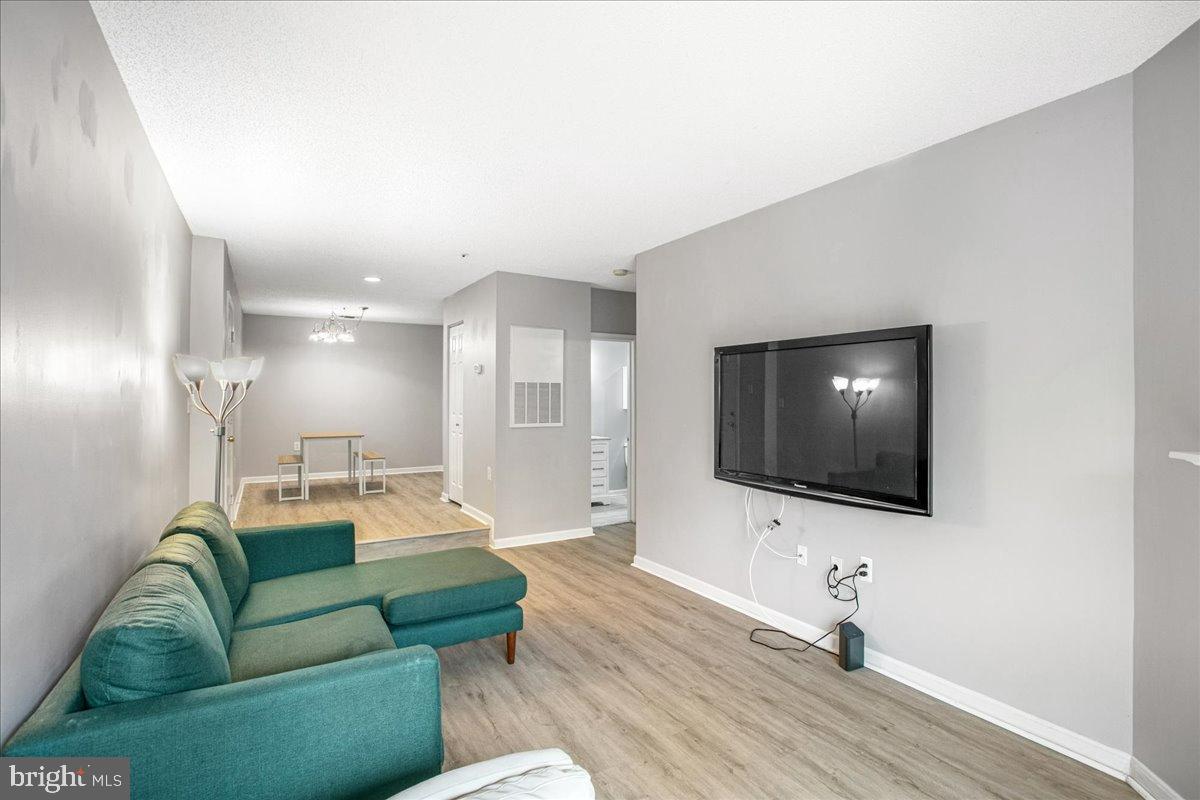 267 S PICKETT ST #102, ALEXANDRIA, Virginia 22304, 1 Bedroom Bedrooms, 5 Rooms Rooms,1 BathroomBathrooms,Residential,For sale,267 S PICKETT ST #102,VAAX2049826 MLS # VAAX2049826