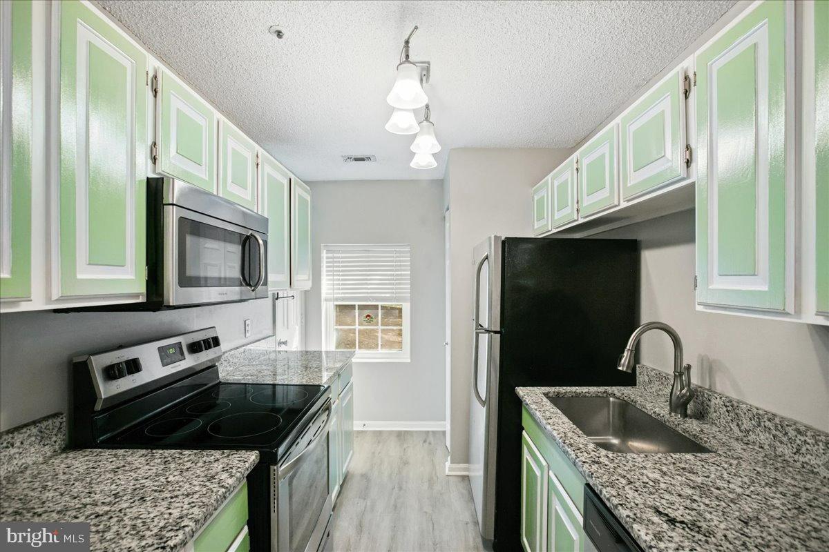 267 S PICKETT ST #102, ALEXANDRIA, Virginia 22304, 1 Bedroom Bedrooms, 5 Rooms Rooms,1 BathroomBathrooms,Residential,For sale,267 S PICKETT ST #102,VAAX2049826 MLS # VAAX2049826