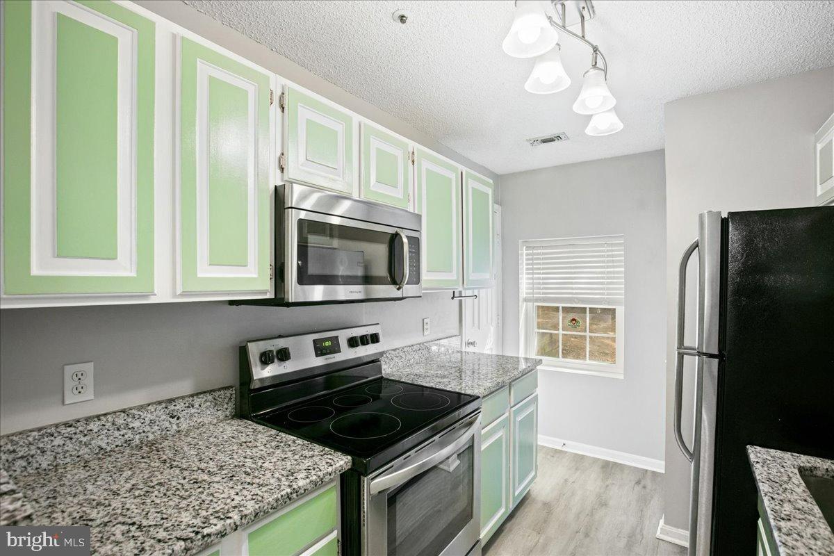 267 S PICKETT ST #102, ALEXANDRIA, Virginia 22304, 1 Bedroom Bedrooms, 5 Rooms Rooms,1 BathroomBathrooms,Residential,For sale,267 S PICKETT ST #102,VAAX2049826 MLS # VAAX2049826