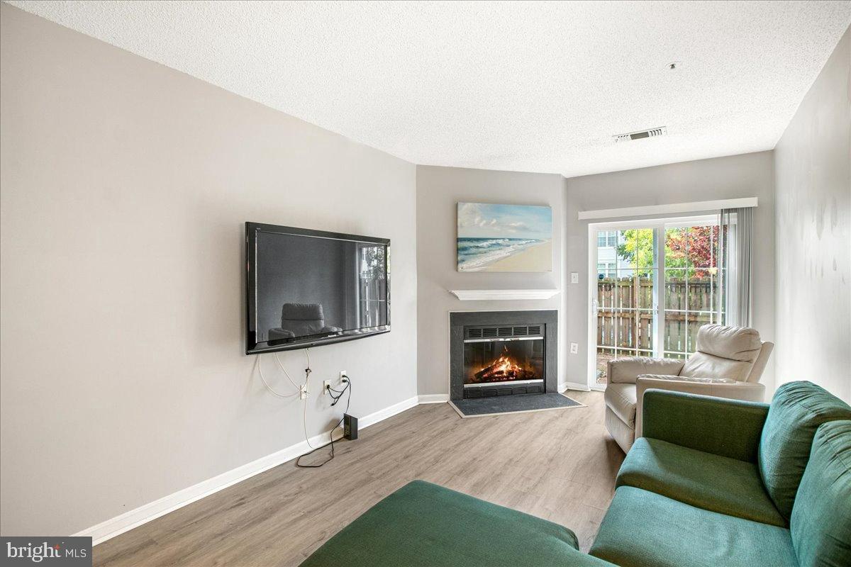 267 S PICKETT ST #102, ALEXANDRIA, Virginia 22304, 1 Bedroom Bedrooms, 5 Rooms Rooms,1 BathroomBathrooms,Residential,For sale,267 S PICKETT ST #102,VAAX2049826 MLS # VAAX2049826