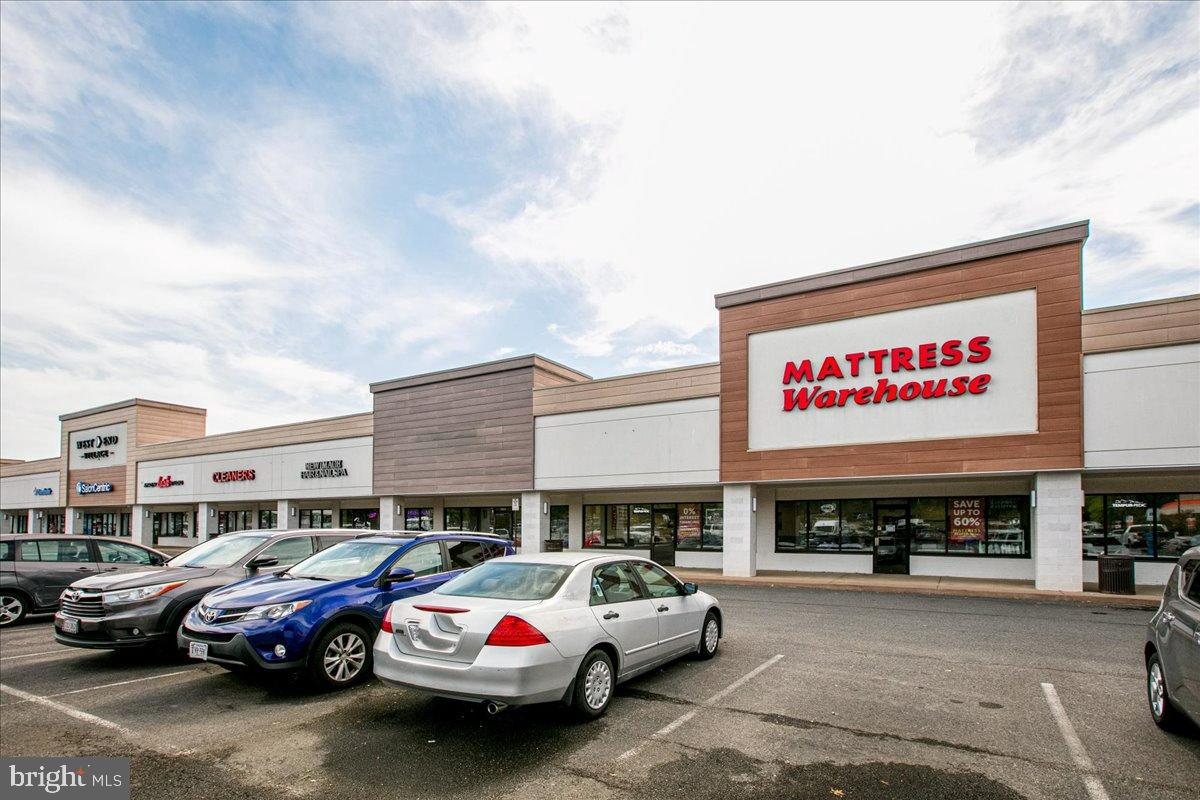 267 S PICKETT ST #102, ALEXANDRIA, Virginia 22304, 1 Bedroom Bedrooms, 5 Rooms Rooms,1 BathroomBathrooms,Residential,For sale,267 S PICKETT ST #102,VAAX2049826 MLS # VAAX2049826