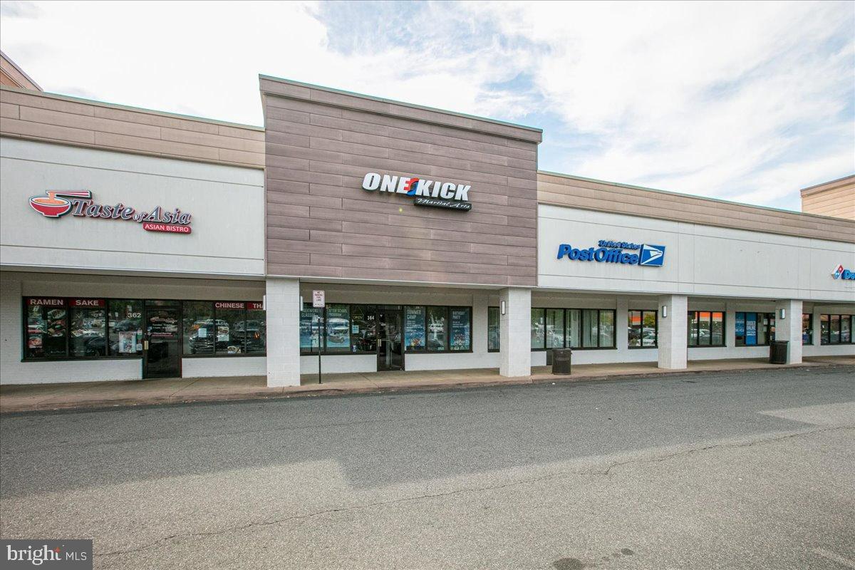 267 S PICKETT ST #102, ALEXANDRIA, Virginia 22304, 1 Bedroom Bedrooms, 5 Rooms Rooms,1 BathroomBathrooms,Residential,For sale,267 S PICKETT ST #102,VAAX2049826 MLS # VAAX2049826