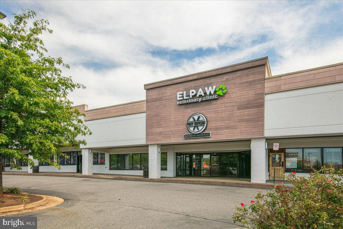 267 S PICKETT ST #102, ALEXANDRIA, Virginia 22304, 1 Bedroom Bedrooms, 5 Rooms Rooms,1 BathroomBathrooms,Residential,For sale,267 S PICKETT ST #102,VAAX2049826 MLS # VAAX2049826