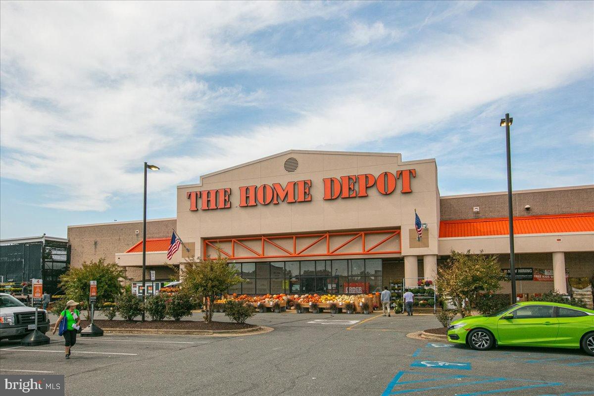 267 S PICKETT ST #102, ALEXANDRIA, Virginia 22304, 1 Bedroom Bedrooms, 5 Rooms Rooms,1 BathroomBathrooms,Residential,For sale,267 S PICKETT ST #102,VAAX2049826 MLS # VAAX2049826