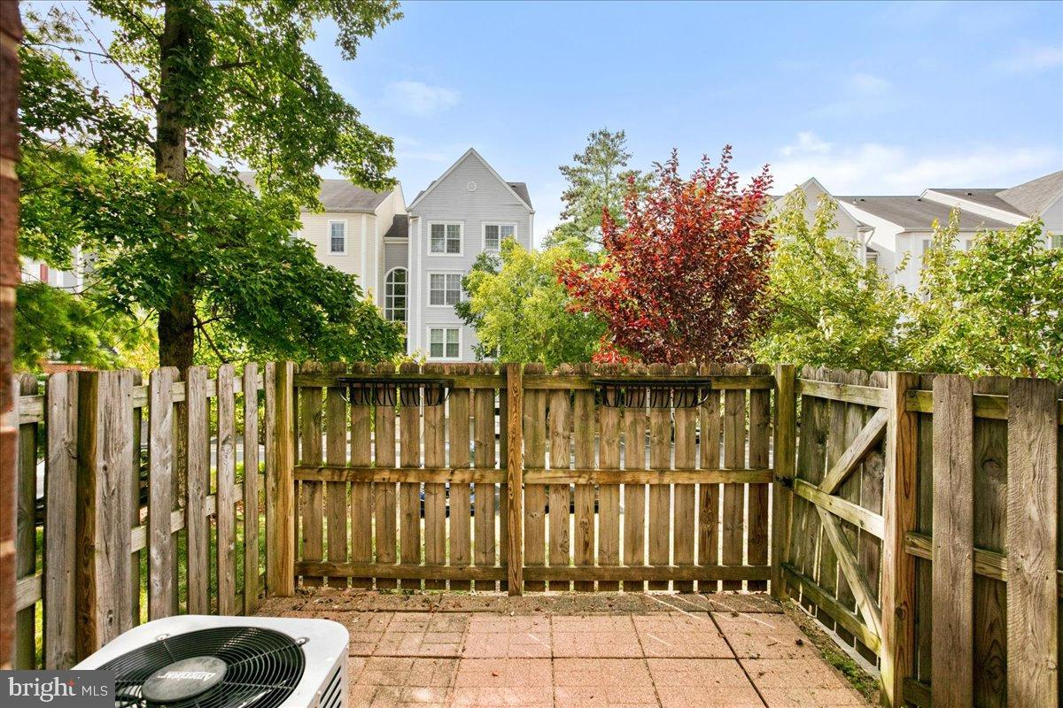 267 S PICKETT ST #102, ALEXANDRIA, Virginia 22304, 1 Bedroom Bedrooms, 5 Rooms Rooms,1 BathroomBathrooms,Residential,For sale,267 S PICKETT ST #102,VAAX2049826 MLS # VAAX2049826