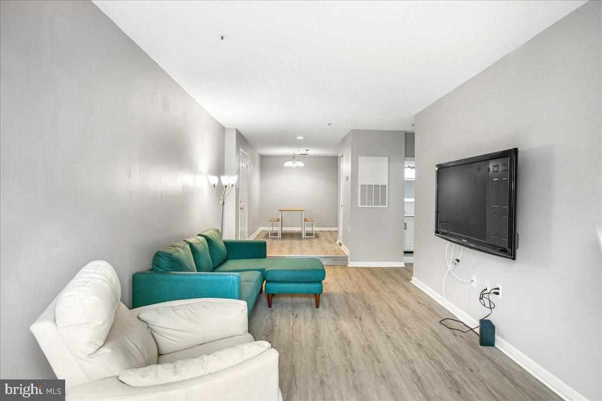 267 S PICKETT ST #102, ALEXANDRIA, Virginia 22304, 1 Bedroom Bedrooms, 5 Rooms Rooms,1 BathroomBathrooms,Residential,For sale,267 S PICKETT ST #102,VAAX2049826 MLS # VAAX2049826