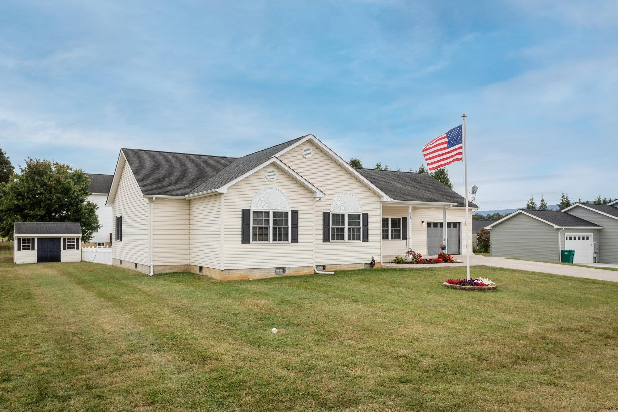 490 LEOLA LOOP, STANLEY, Virginia 22851, 3 Bedrooms Bedrooms, ,2 BathroomsBathrooms,Residential,490 LEOLA LOOP,669179 MLS # 669179