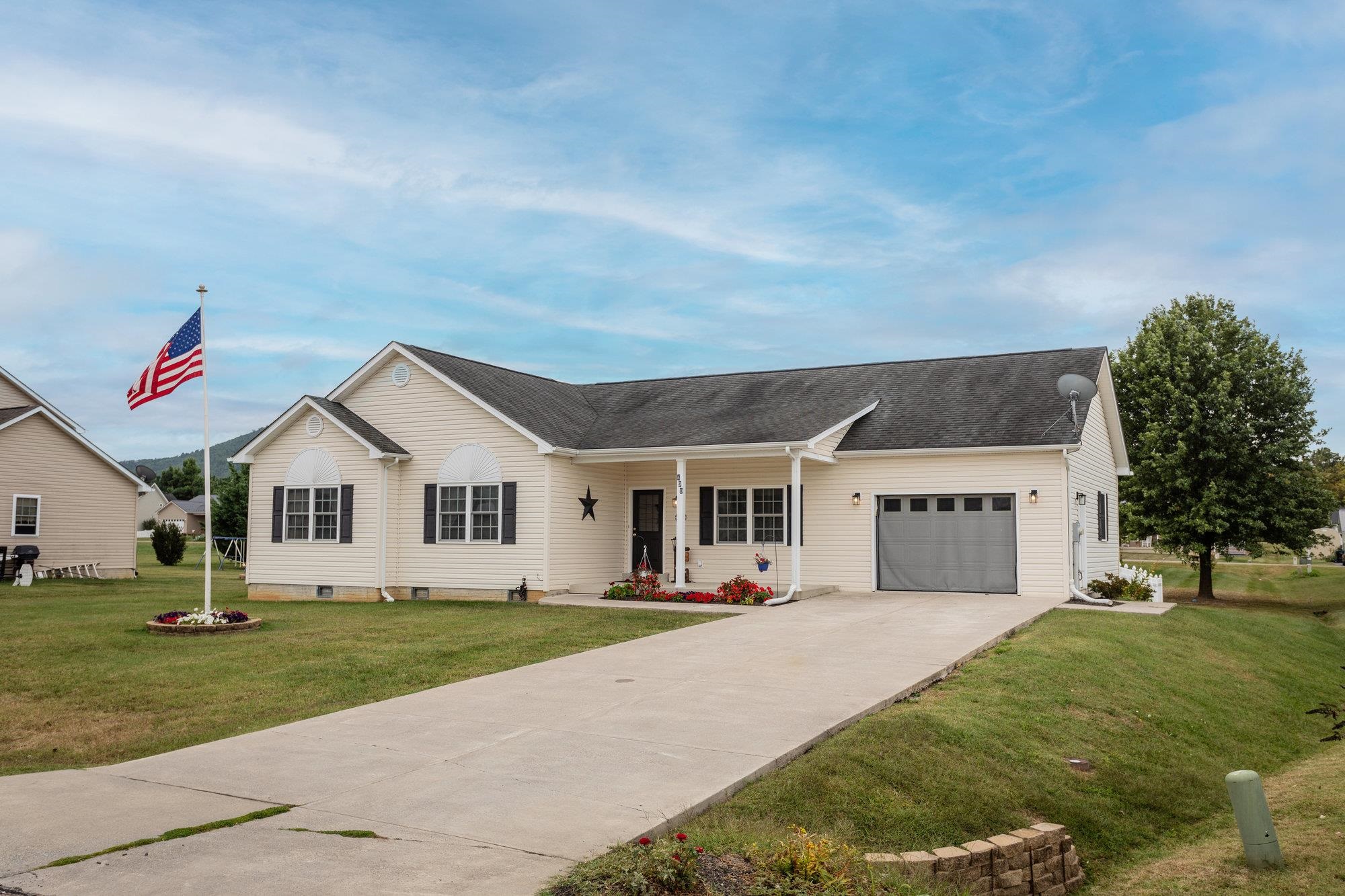 490 LEOLA LOOP, STANLEY, Virginia 22851, 3 Bedrooms Bedrooms, ,2 BathroomsBathrooms,Residential,490 LEOLA LOOP,669179 MLS # 669179