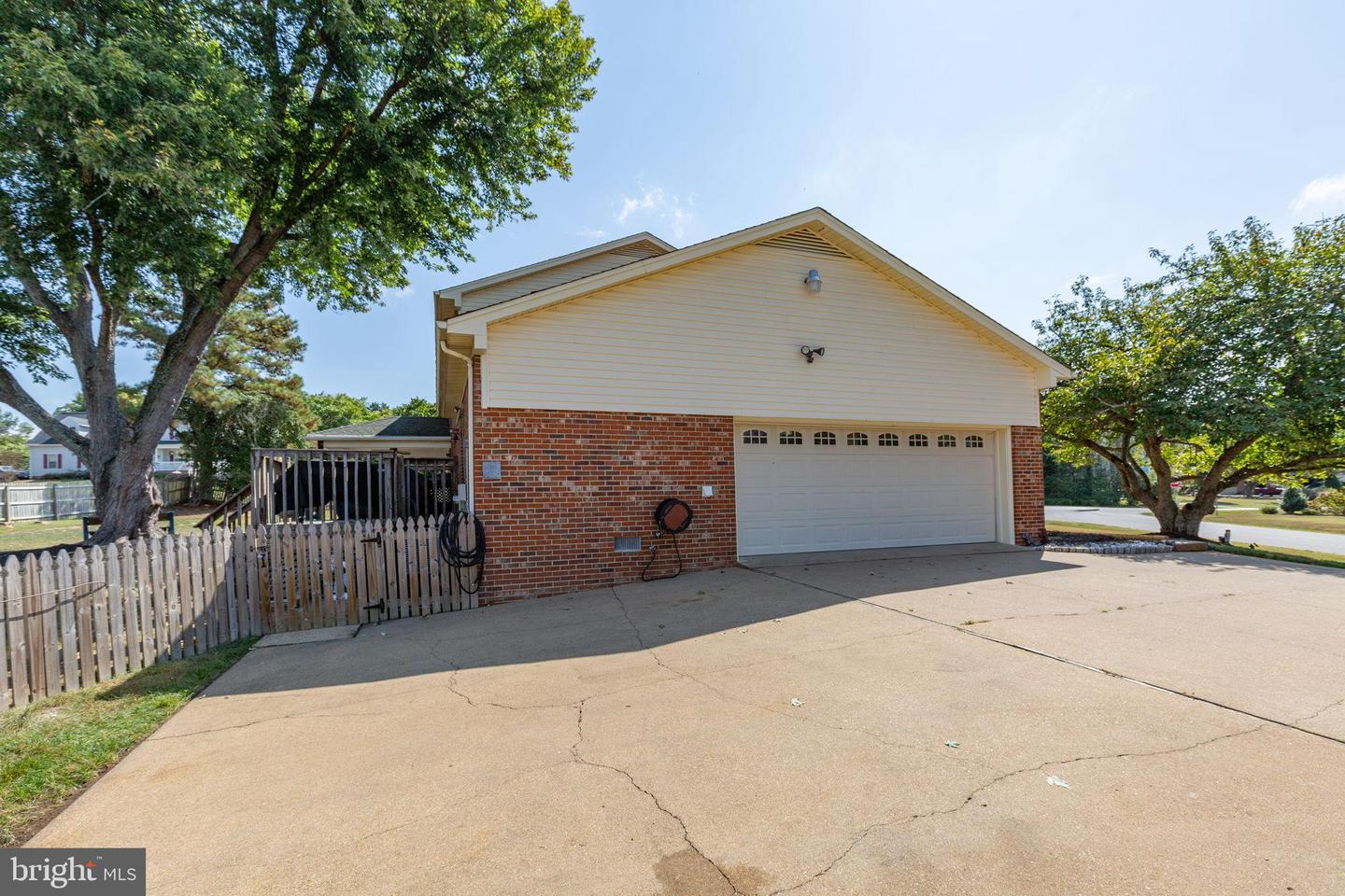 2123 MATTHEW LN, FREDERICKSBURG, Virginia 22405, 5 Bedrooms Bedrooms, ,2 BathroomsBathrooms,Residential,For sale,2123 MATTHEW LN,VAST2042722 MLS # VAST2042722