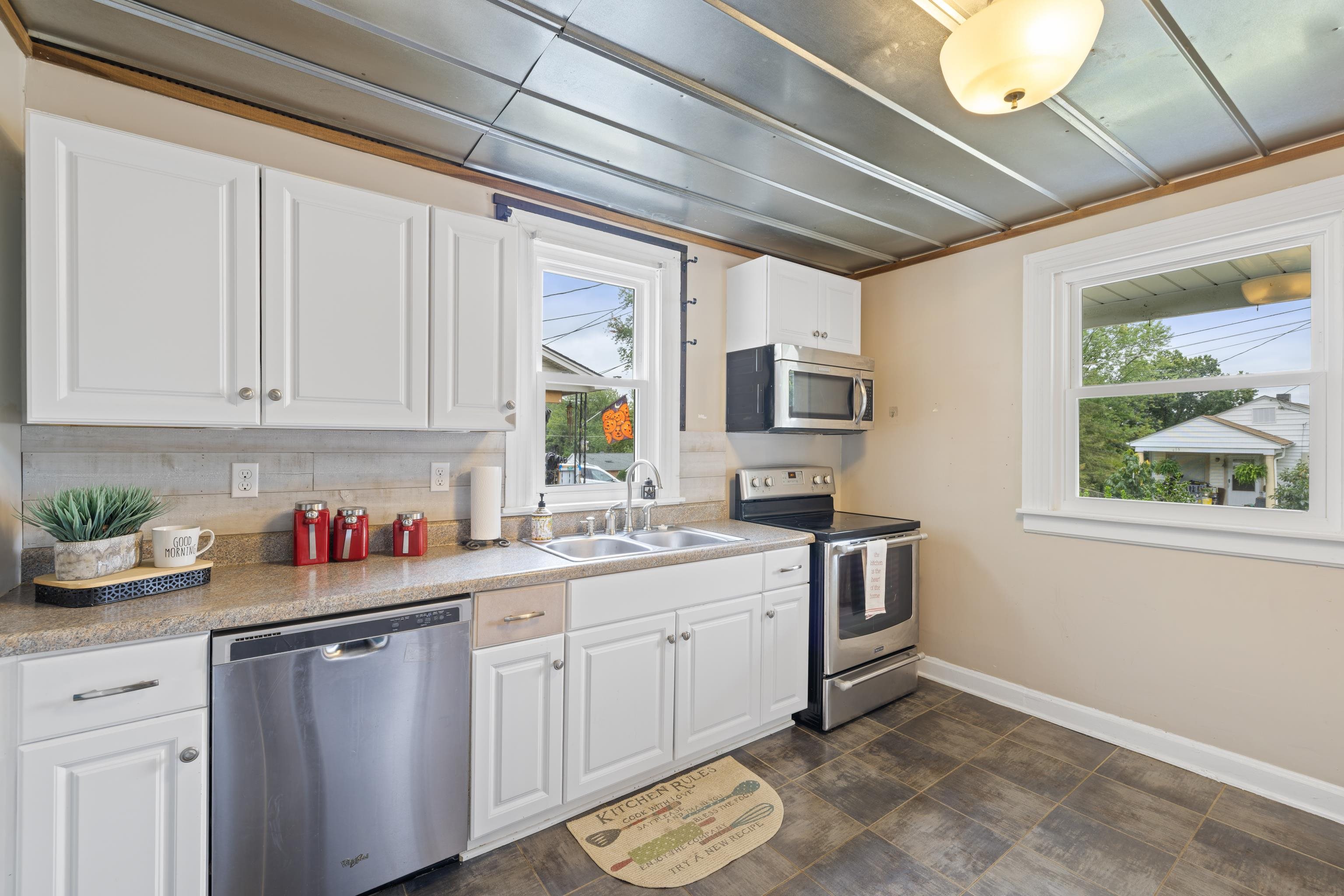 434 PEACH ST, STAUNTON, Virginia 24401, 3 Bedrooms Bedrooms, ,1 BathroomBathrooms,Residential,434 PEACH ST,669189 MLS # 669189