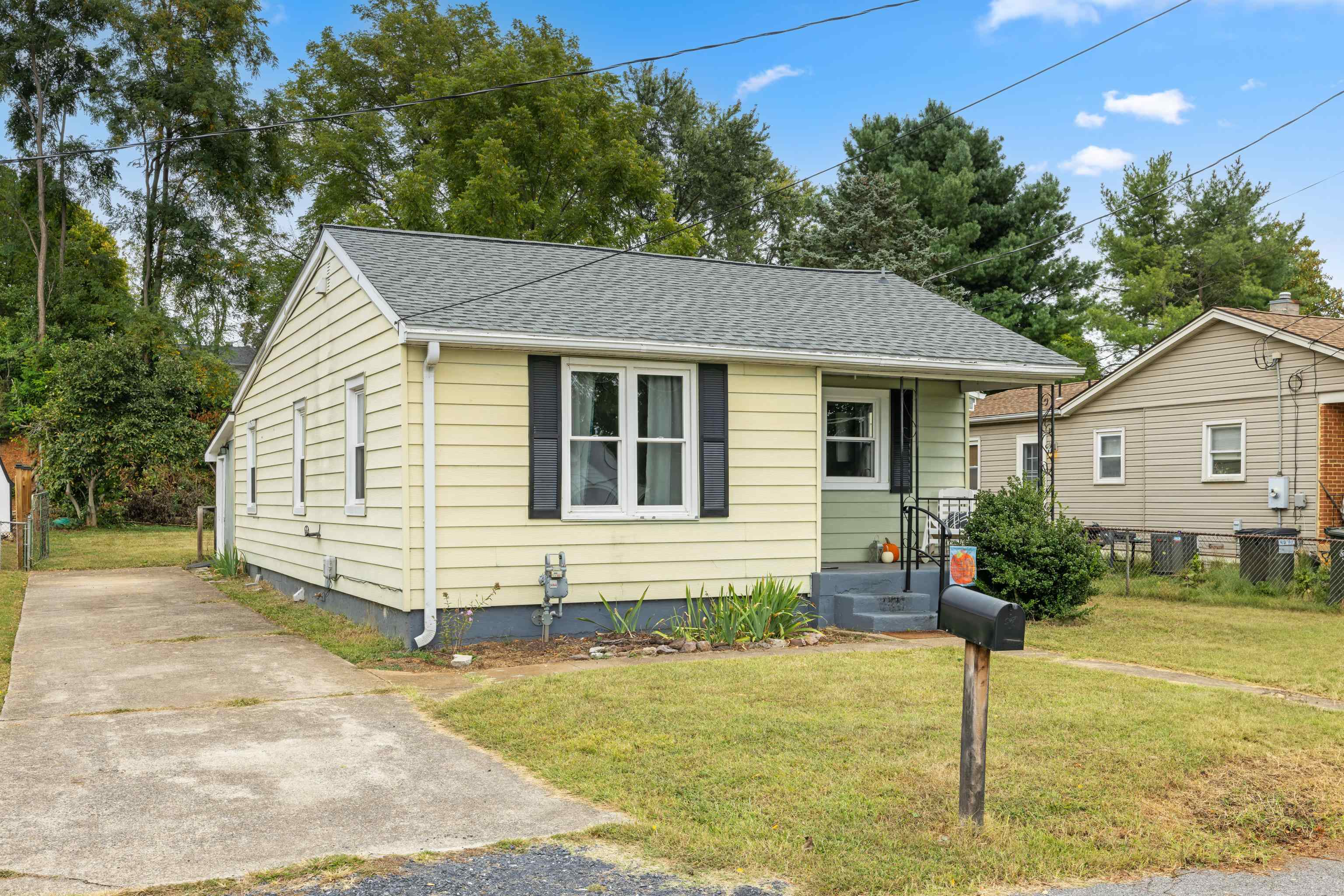 434 PEACH ST, STAUNTON, Virginia 24401, 3 Bedrooms Bedrooms, ,1 BathroomBathrooms,Residential,434 PEACH ST,669189 MLS # 669189