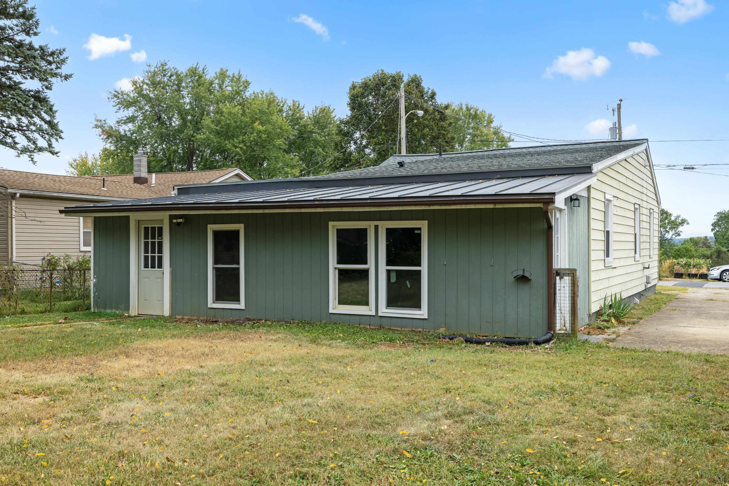434 PEACH ST, STAUNTON, Virginia 24401, 3 Bedrooms Bedrooms, ,1 BathroomBathrooms,Residential,434 PEACH ST,669189 MLS # 669189