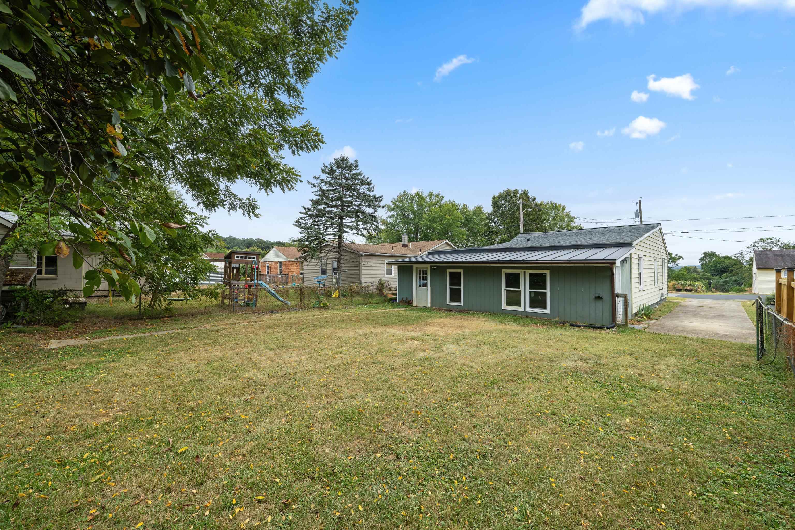 434 PEACH ST, STAUNTON, Virginia 24401, 3 Bedrooms Bedrooms, ,1 BathroomBathrooms,Residential,434 PEACH ST,669189 MLS # 669189