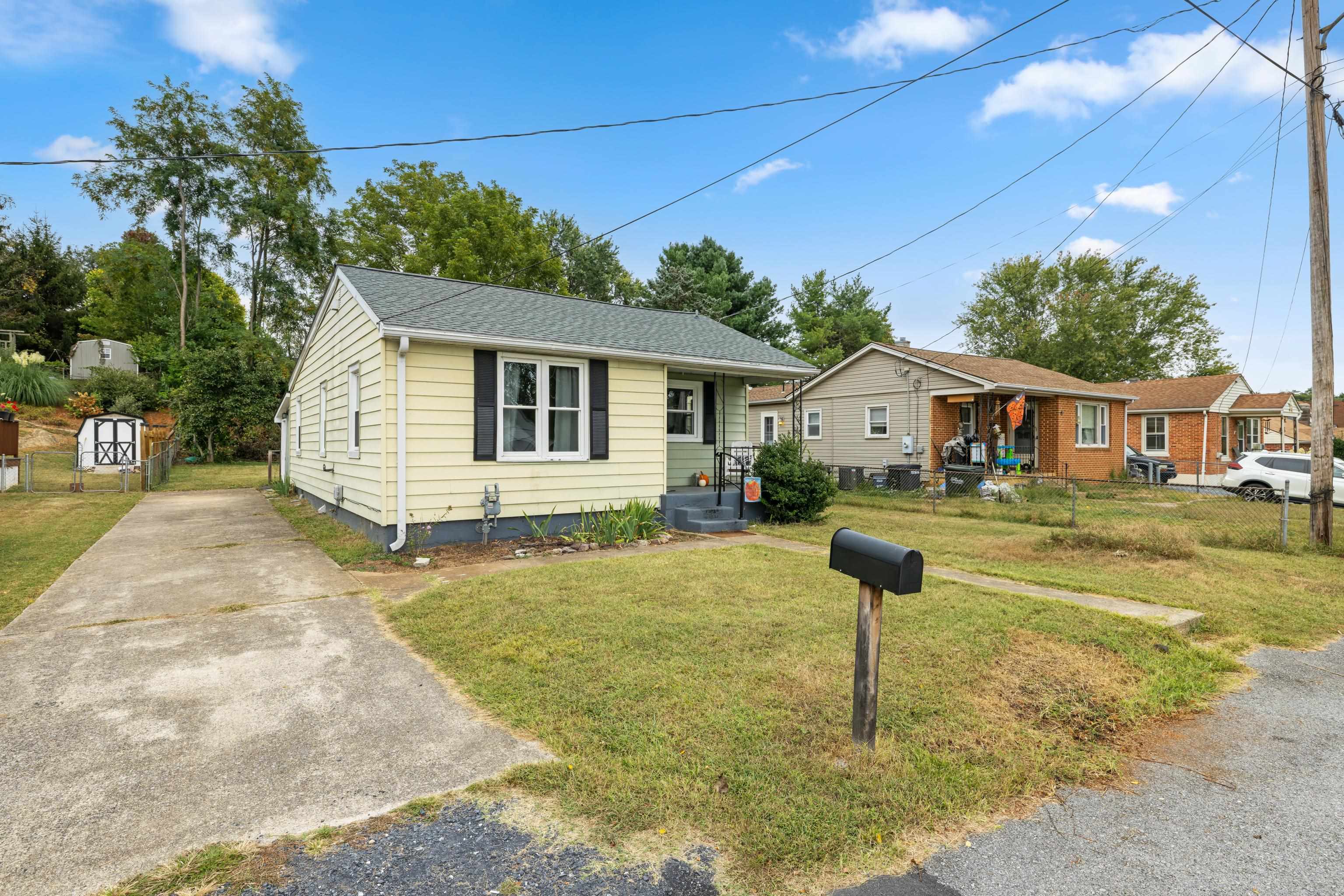 434 PEACH ST, STAUNTON, Virginia 24401, 3 Bedrooms Bedrooms, ,1 BathroomBathrooms,Residential,434 PEACH ST,669189 MLS # 669189