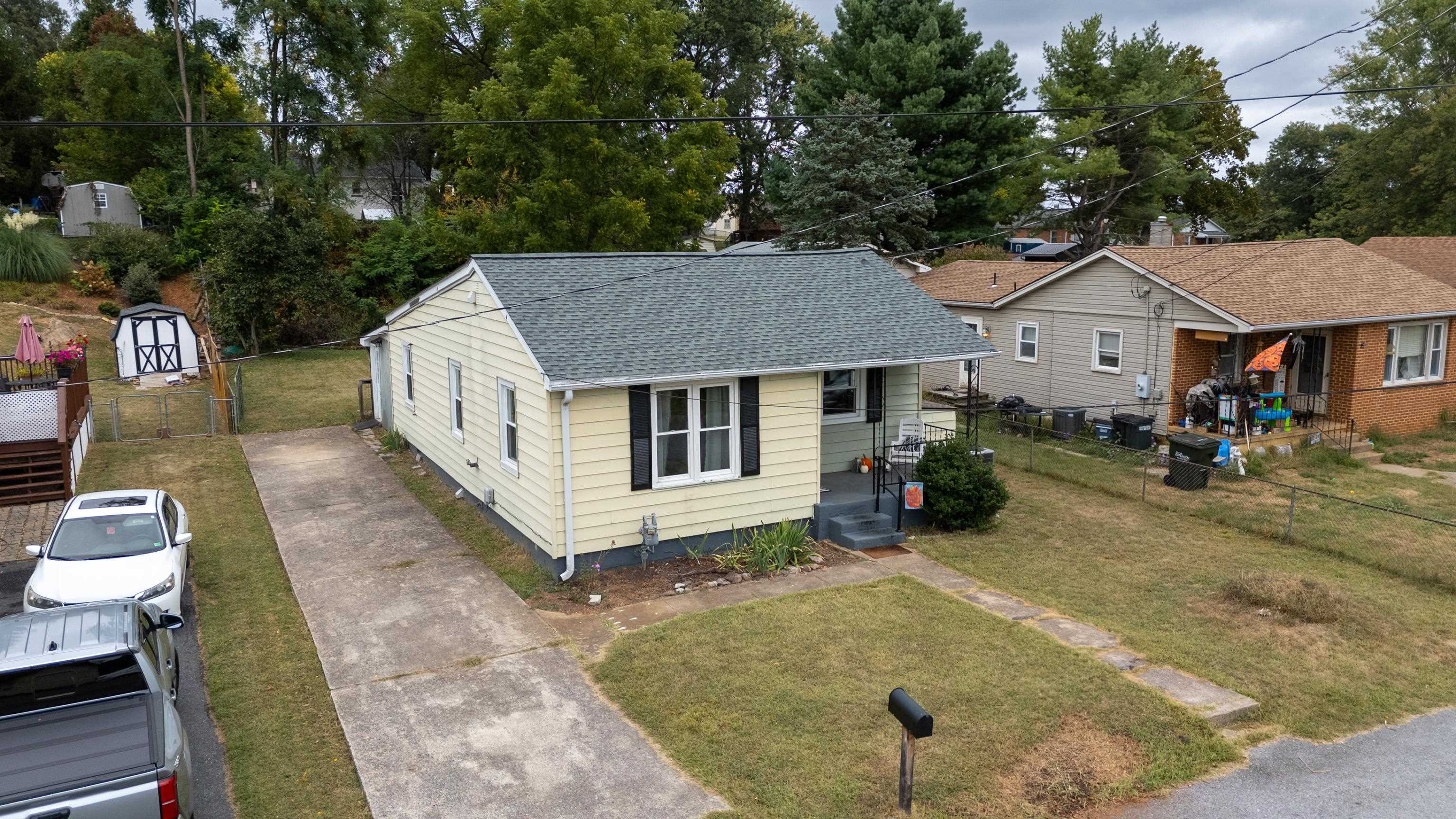 434 PEACH ST, STAUNTON, Virginia 24401, 3 Bedrooms Bedrooms, ,1 BathroomBathrooms,Residential,434 PEACH ST,669189 MLS # 669189