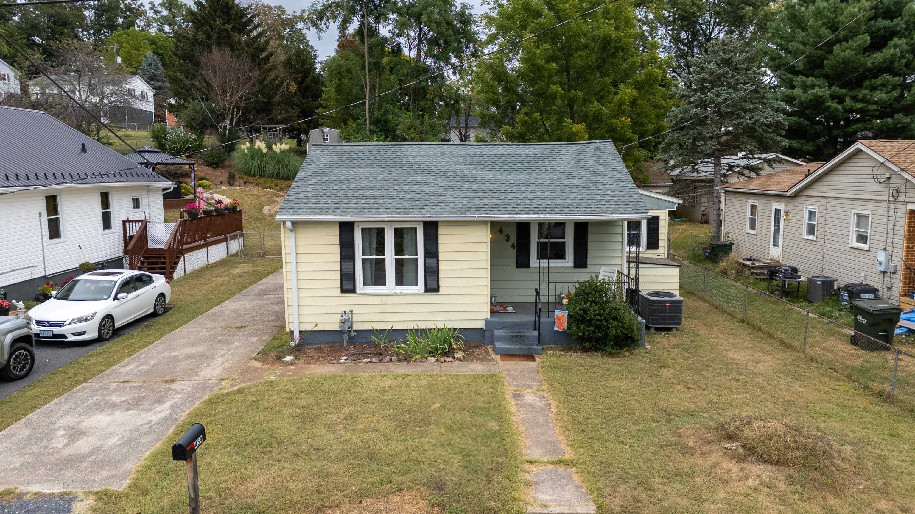 434 PEACH ST, STAUNTON, Virginia 24401, 3 Bedrooms Bedrooms, ,1 BathroomBathrooms,Residential,434 PEACH ST,669189 MLS # 669189