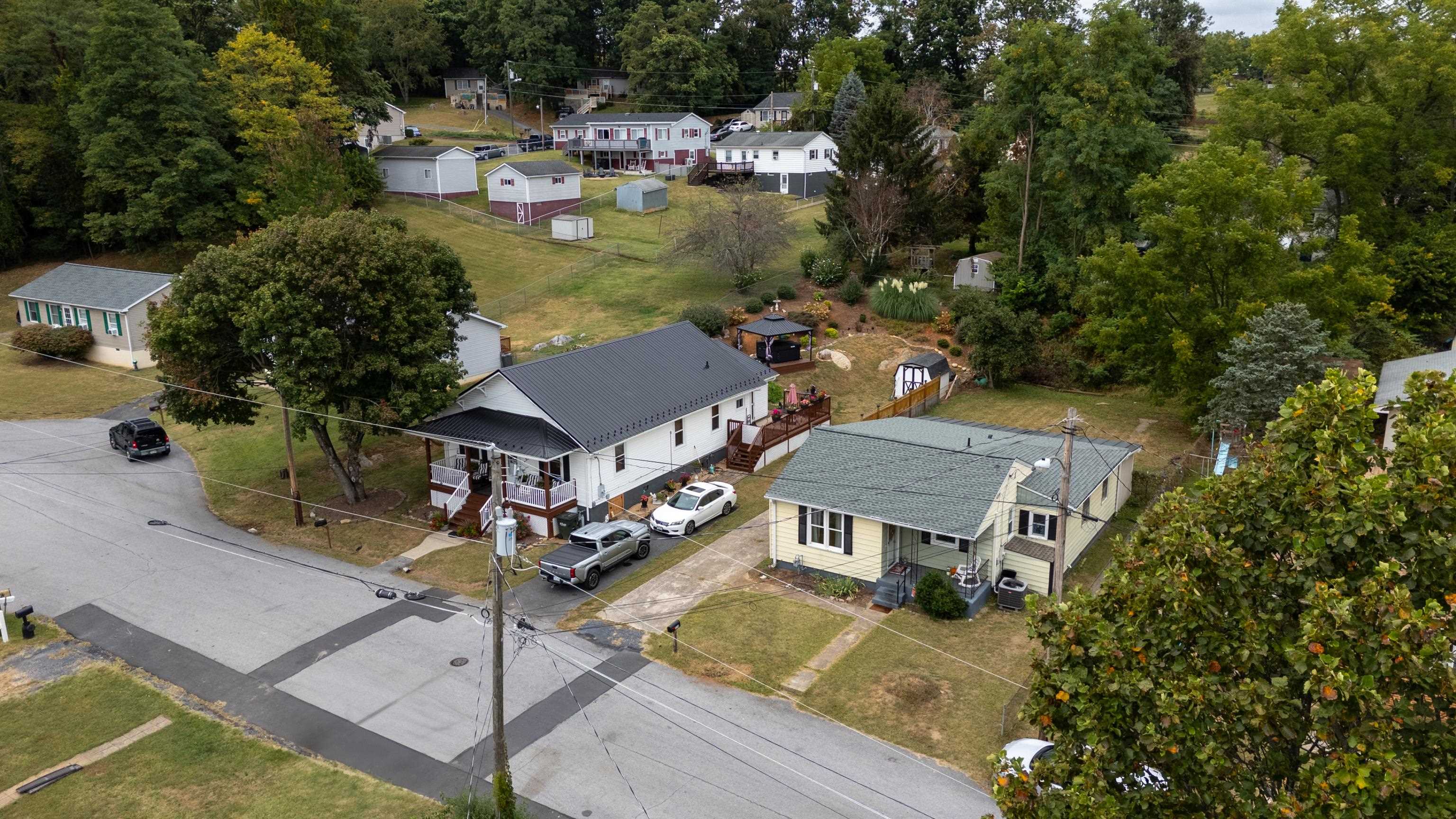434 PEACH ST, STAUNTON, Virginia 24401, 3 Bedrooms Bedrooms, ,1 BathroomBathrooms,Residential,434 PEACH ST,669189 MLS # 669189