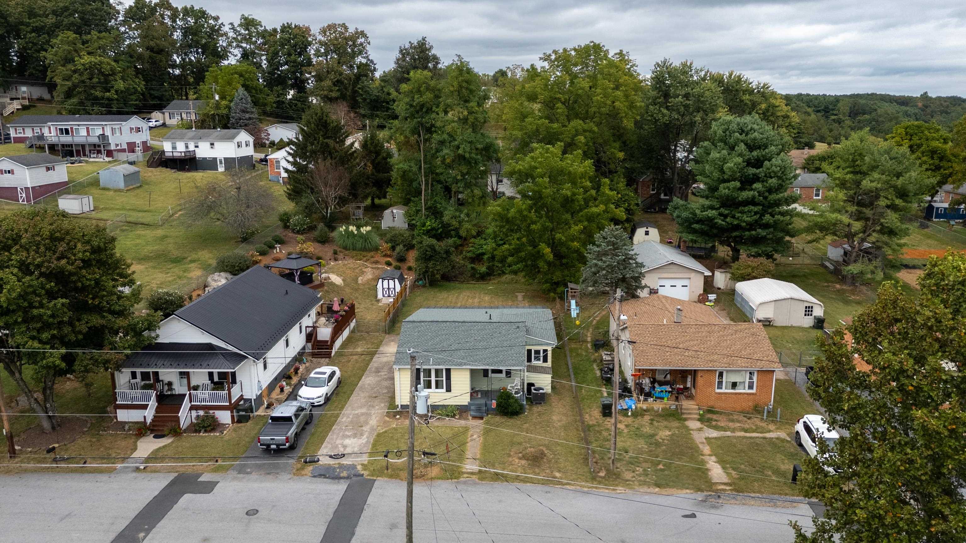 434 PEACH ST, STAUNTON, Virginia 24401, 3 Bedrooms Bedrooms, ,1 BathroomBathrooms,Residential,434 PEACH ST,669189 MLS # 669189
