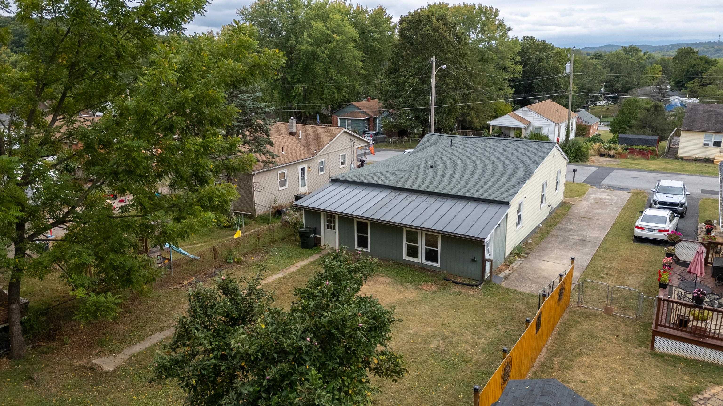 434 PEACH ST, STAUNTON, Virginia 24401, 3 Bedrooms Bedrooms, ,1 BathroomBathrooms,Residential,434 PEACH ST,669189 MLS # 669189