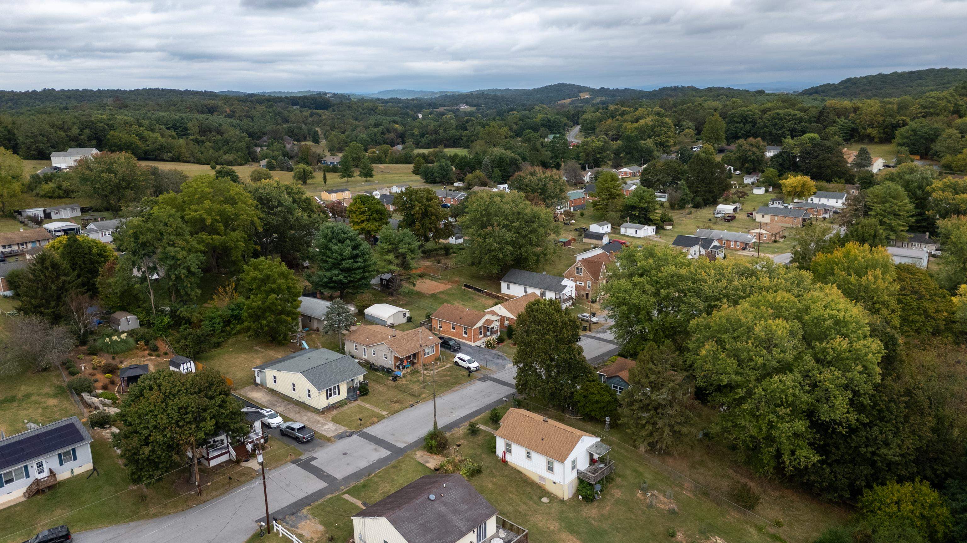 434 PEACH ST, STAUNTON, Virginia 24401, 3 Bedrooms Bedrooms, ,1 BathroomBathrooms,Residential,434 PEACH ST,669189 MLS # 669189