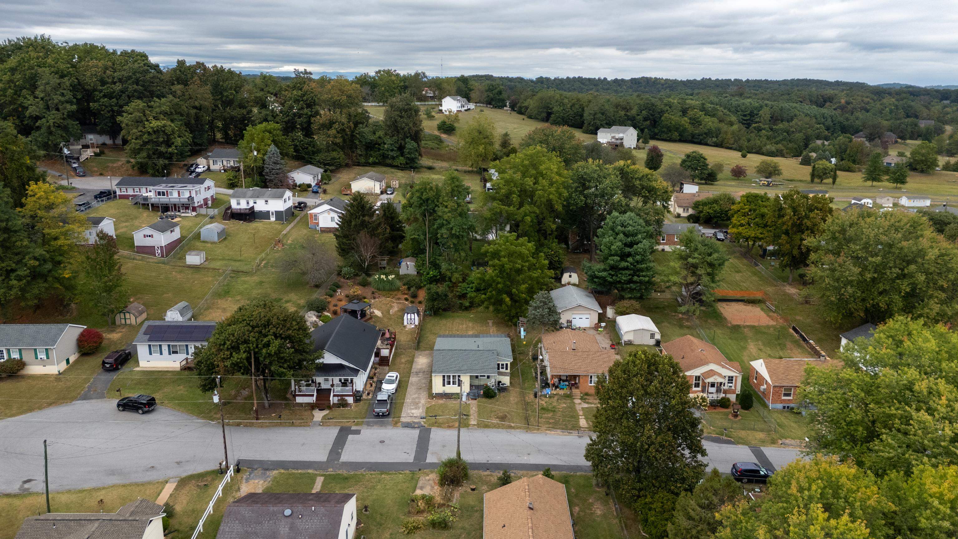 434 PEACH ST, STAUNTON, Virginia 24401, 3 Bedrooms Bedrooms, ,1 BathroomBathrooms,Residential,434 PEACH ST,669189 MLS # 669189
