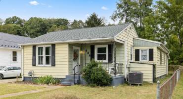 434 PEACH ST, STAUNTON, Virginia 24401, 3 Bedrooms Bedrooms, ,1 BathroomBathrooms,Residential,434 PEACH ST,669189 MLS # 669189