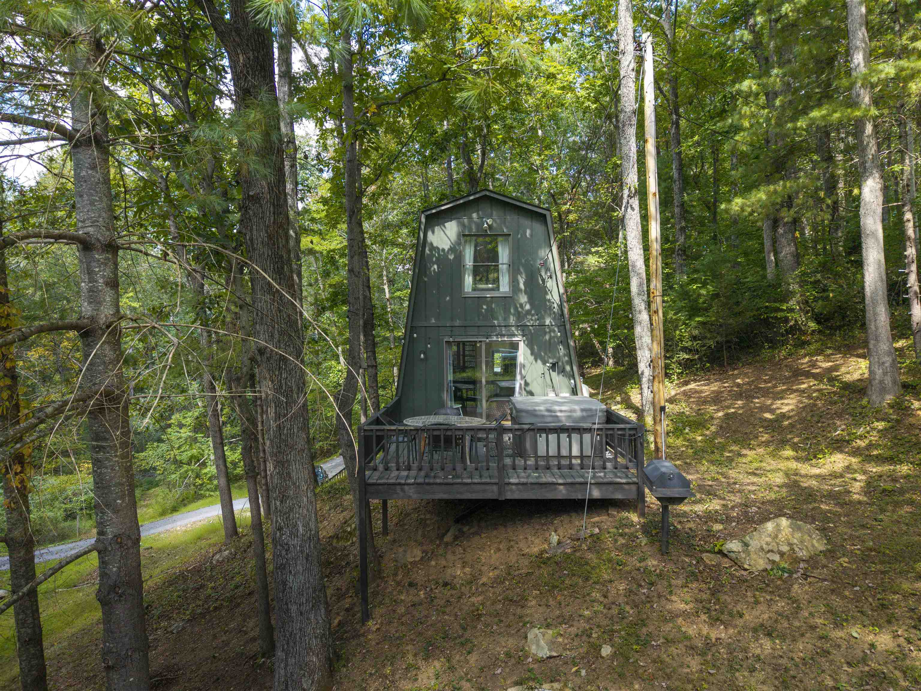 21 CREEKWOOD LN, LYNDHURST, Virginia 22952, 2 Bedrooms Bedrooms, ,1 BathroomBathrooms,Residential,Cabin Rockwood,21 CREEKWOOD LN,669196 MLS # 669196