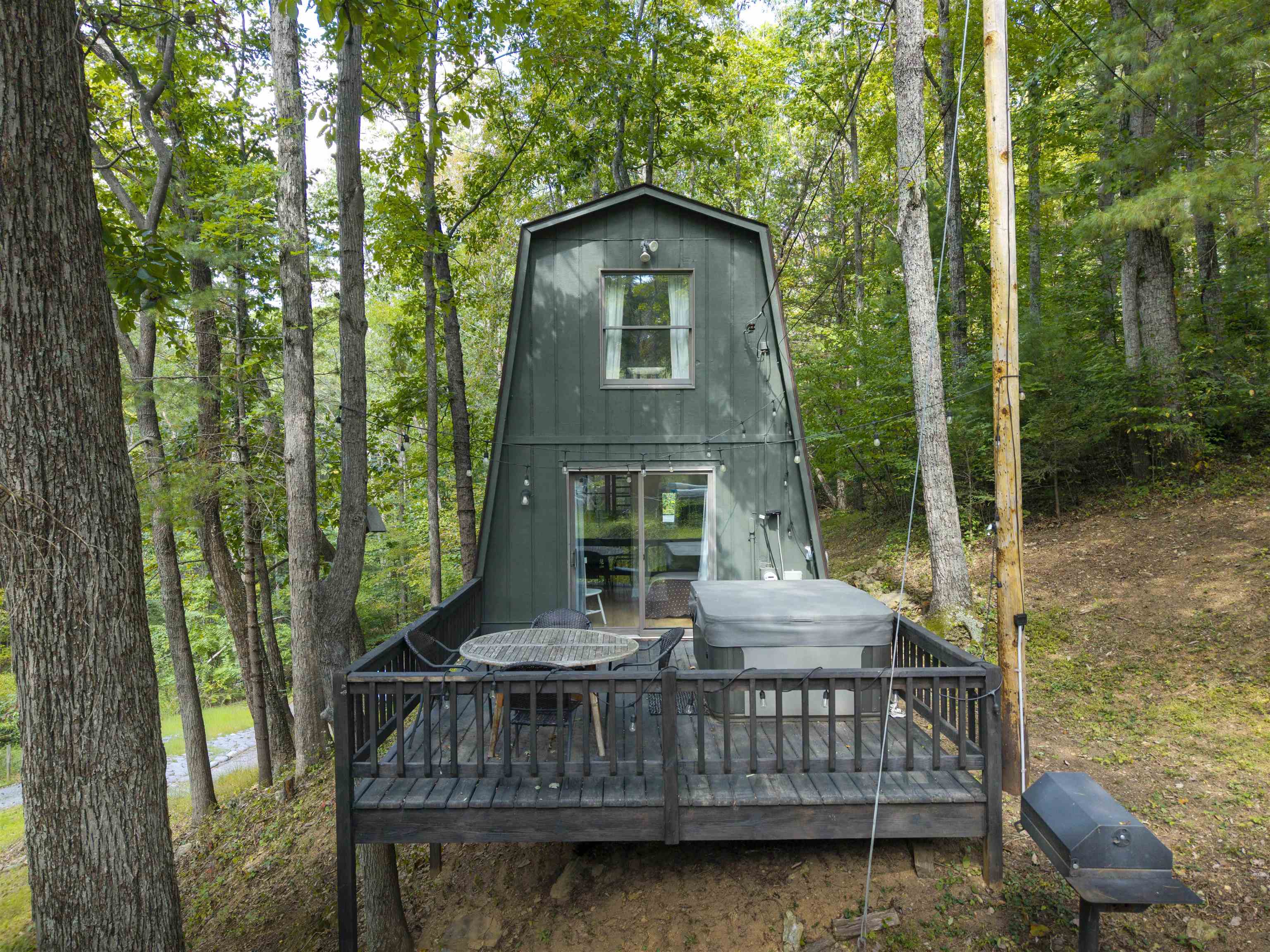 21 CREEKWOOD LN, LYNDHURST, Virginia 22952, 2 Bedrooms Bedrooms, ,1 BathroomBathrooms,Residential,Cabin Rockwood,21 CREEKWOOD LN,669196 MLS # 669196