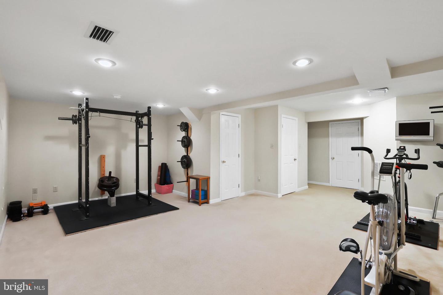 6036 ROCKTON CT, CENTREVILLE, Virginia 20121, 3 Bedrooms Bedrooms, 12 Rooms Rooms,2 BathroomsBathrooms,Residential,For sale,6036 ROCKTON CT,VAFX2268270 MLS # VAFX2268270