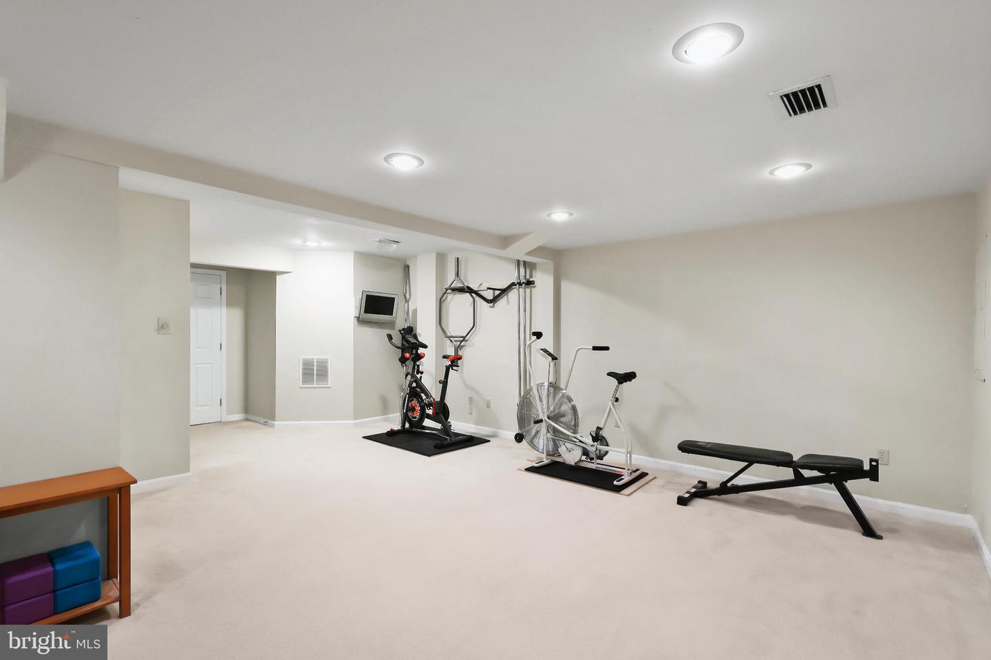 6036 ROCKTON CT, CENTREVILLE, Virginia 20121, 3 Bedrooms Bedrooms, 12 Rooms Rooms,2 BathroomsBathrooms,Residential,For sale,6036 ROCKTON CT,VAFX2268270 MLS # VAFX2268270