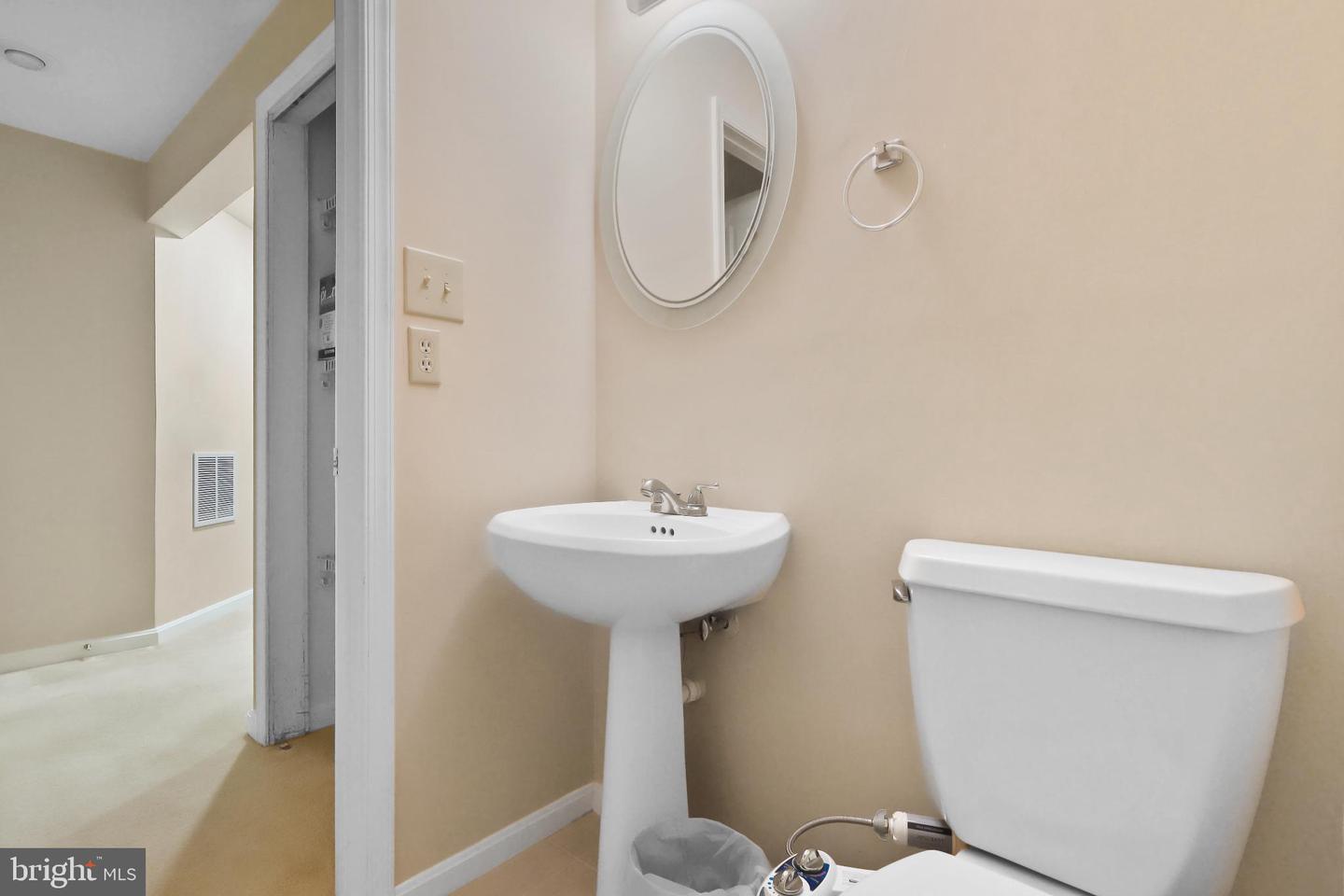 6036 ROCKTON CT, CENTREVILLE, Virginia 20121, 3 Bedrooms Bedrooms, 12 Rooms Rooms,2 BathroomsBathrooms,Residential,For sale,6036 ROCKTON CT,VAFX2268270 MLS # VAFX2268270
