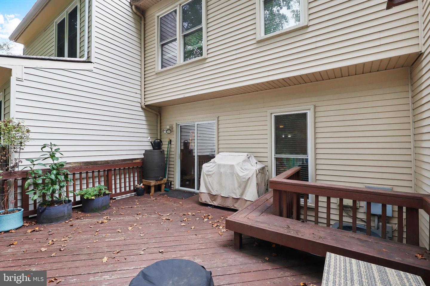 6036 ROCKTON CT, CENTREVILLE, Virginia 20121, 3 Bedrooms Bedrooms, 12 Rooms Rooms,2 BathroomsBathrooms,Residential,For sale,6036 ROCKTON CT,VAFX2268270 MLS # VAFX2268270