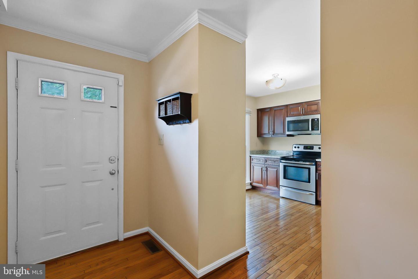6036 ROCKTON CT, CENTREVILLE, Virginia 20121, 3 Bedrooms Bedrooms, 12 Rooms Rooms,2 BathroomsBathrooms,Residential,For sale,6036 ROCKTON CT,VAFX2268270 MLS # VAFX2268270