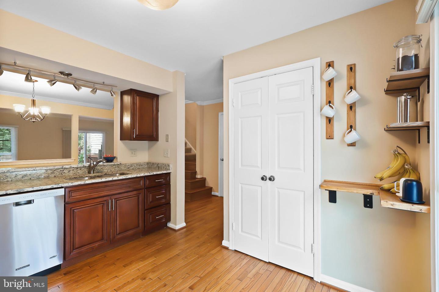 6036 ROCKTON CT, CENTREVILLE, Virginia 20121, 3 Bedrooms Bedrooms, 12 Rooms Rooms,2 BathroomsBathrooms,Residential,For sale,6036 ROCKTON CT,VAFX2268270 MLS # VAFX2268270