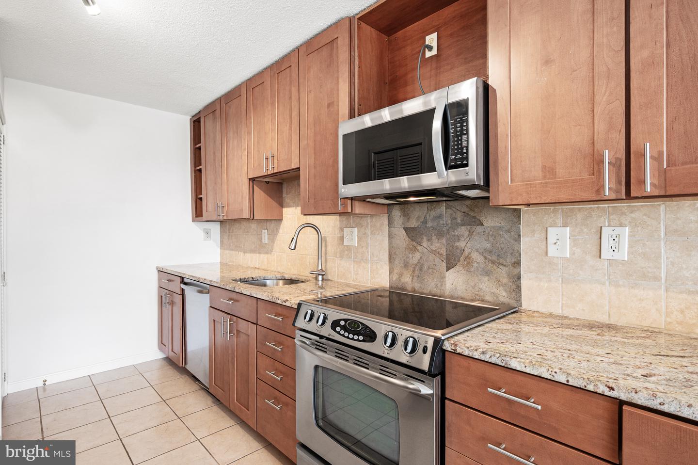 307 YOAKUM PKWY #1808, ALEXANDRIA, Virginia 22304, 2 Bedrooms Bedrooms, 4 Rooms Rooms,2 BathroomsBathrooms,Residential,For sale,307 YOAKUM PKWY #1808,VAAX2049958 MLS # VAAX2049958