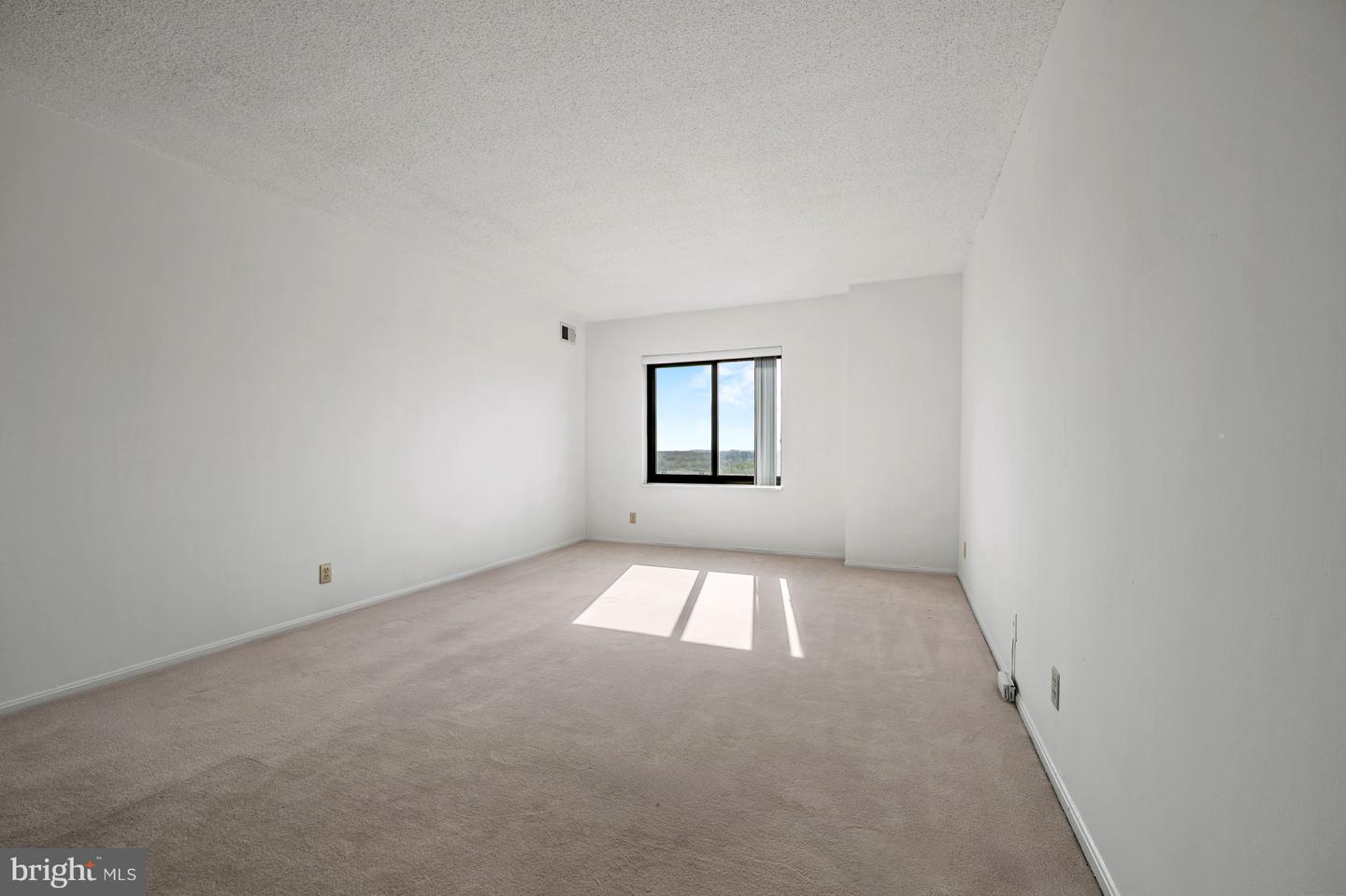 307 YOAKUM PKWY #1808, ALEXANDRIA, Virginia 22304, 2 Bedrooms Bedrooms, 4 Rooms Rooms,2 BathroomsBathrooms,Residential,For sale,307 YOAKUM PKWY #1808,VAAX2049958 MLS # VAAX2049958