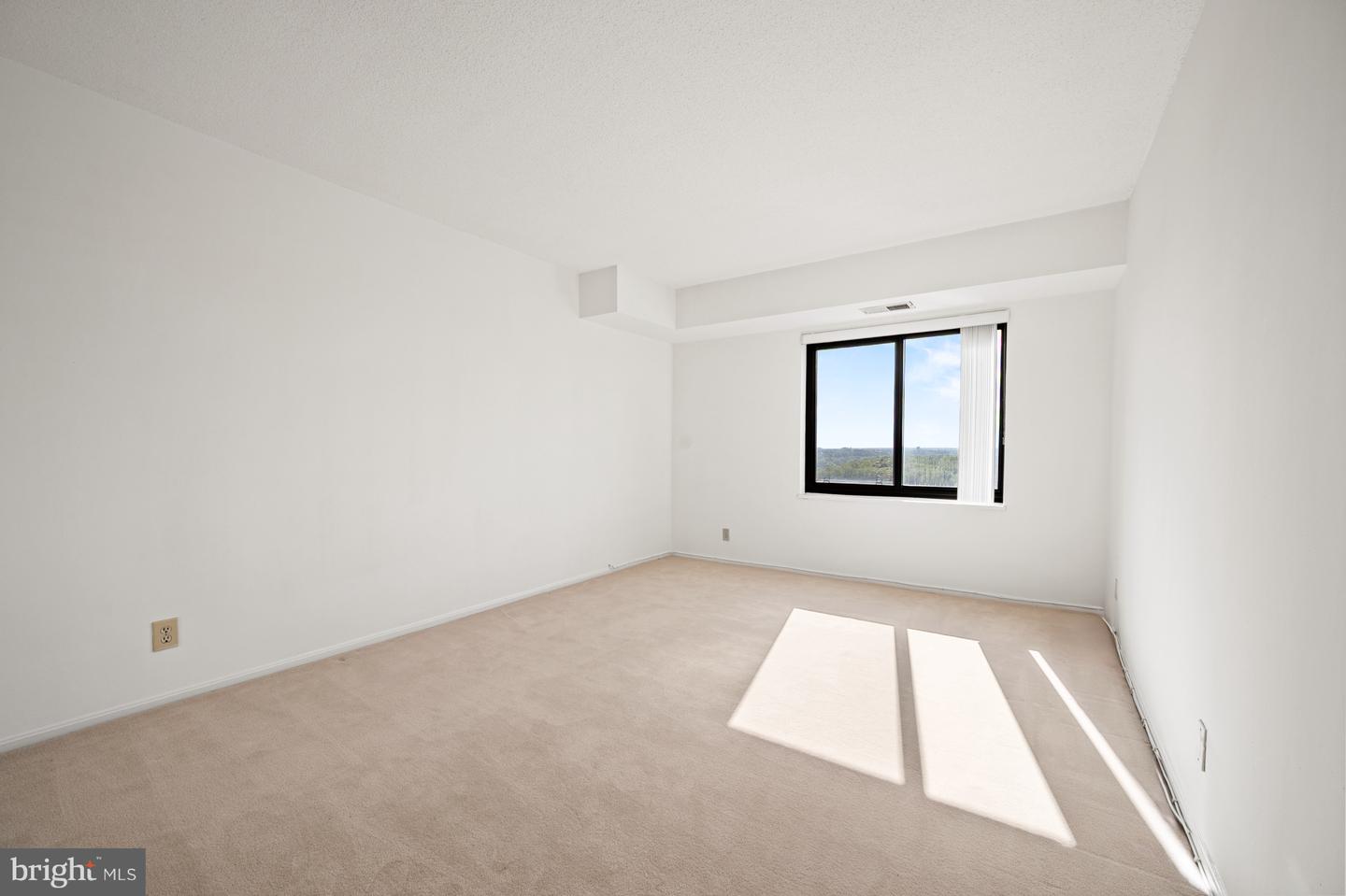 307 YOAKUM PKWY #1808, ALEXANDRIA, Virginia 22304, 2 Bedrooms Bedrooms, 4 Rooms Rooms,2 BathroomsBathrooms,Residential,For sale,307 YOAKUM PKWY #1808,VAAX2049958 MLS # VAAX2049958