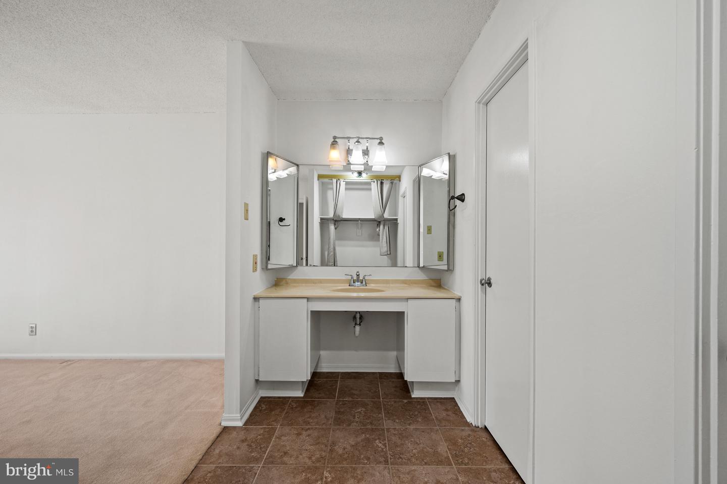 307 YOAKUM PKWY #1808, ALEXANDRIA, Virginia 22304, 2 Bedrooms Bedrooms, 4 Rooms Rooms,2 BathroomsBathrooms,Residential,For sale,307 YOAKUM PKWY #1808,VAAX2049958 MLS # VAAX2049958