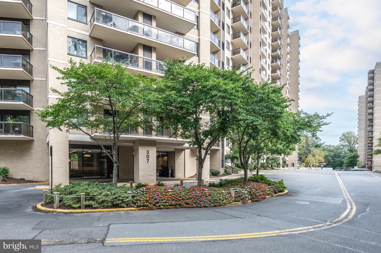 307 YOAKUM PKWY #1808, ALEXANDRIA, Virginia 22304, 2 Bedrooms Bedrooms, 4 Rooms Rooms,2 BathroomsBathrooms,Residential,For sale,307 YOAKUM PKWY #1808,VAAX2049958 MLS # VAAX2049958