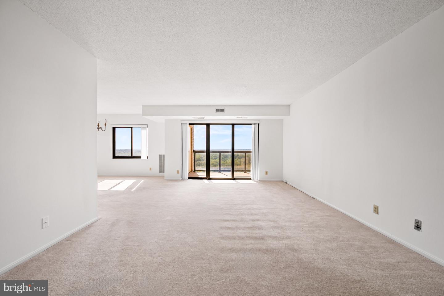 307 YOAKUM PKWY #1808, ALEXANDRIA, Virginia 22304, 2 Bedrooms Bedrooms, 4 Rooms Rooms,2 BathroomsBathrooms,Residential,For sale,307 YOAKUM PKWY #1808,VAAX2049958 MLS # VAAX2049958