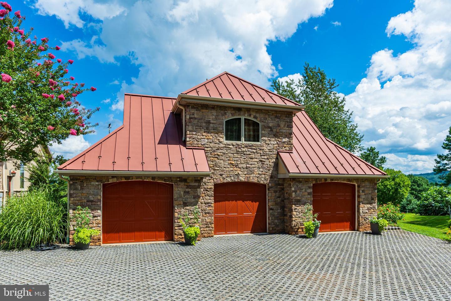 38780 CHELTEN LN, MIDDLEBURG, Virginia 20117, 4 Bedrooms Bedrooms, ,4 BathroomsBathrooms,Residential,For sale,38780 CHELTEN LN,VALO2050694 MLS # VALO2050694