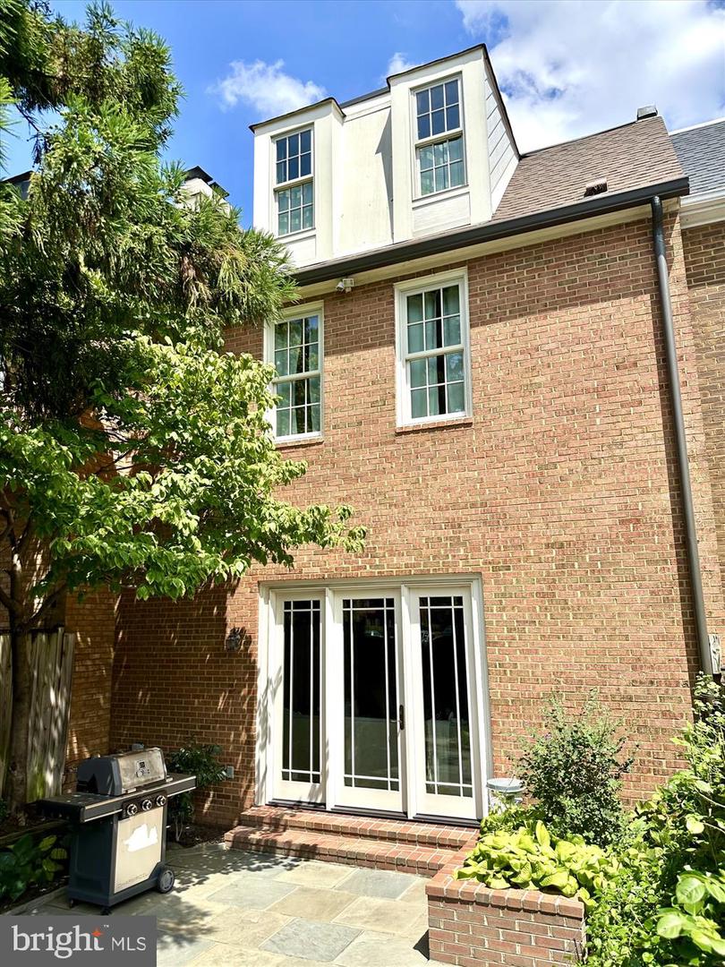 428 N UNION ST, ALEXANDRIA, Virginia 22314, 4 Bedrooms Bedrooms, ,4 BathroomsBathrooms,Residential,For sale,428 N UNION ST,VAAX2048084 MLS # VAAX2048084 428 N UNION ST, ALEXANDRIA, Virginia 22314, 4 Bedrooms Bedrooms, ,4 BathroomsBathrooms,Residential,For sale,428 N UNION ST,VAAX2048084 MLS # VAAX2048084