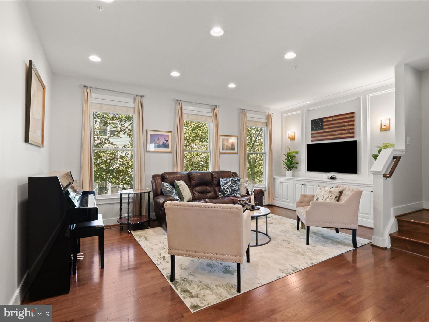 828 MADISON ST, ALEXANDRIA, Virginia 22314, 3 Bedrooms Bedrooms, ,3 BathroomsBathrooms,Residential,For sale,828 MADISON ST,VAAX2049030 MLS # VAAX2049030