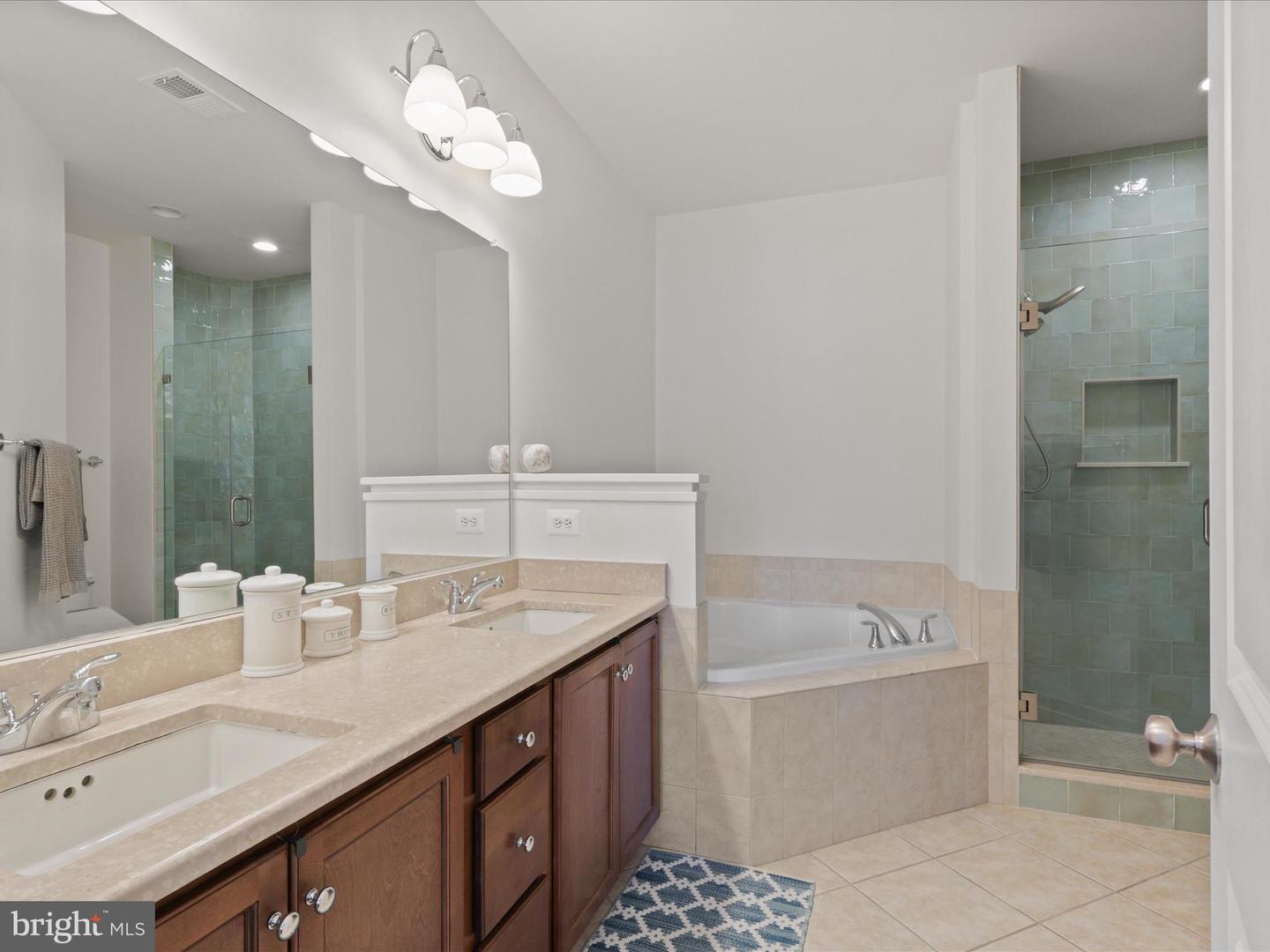 828 MADISON ST, ALEXANDRIA, Virginia 22314, 3 Bedrooms Bedrooms, ,3 BathroomsBathrooms,Residential,For sale,828 MADISON ST,VAAX2049030 MLS # VAAX2049030