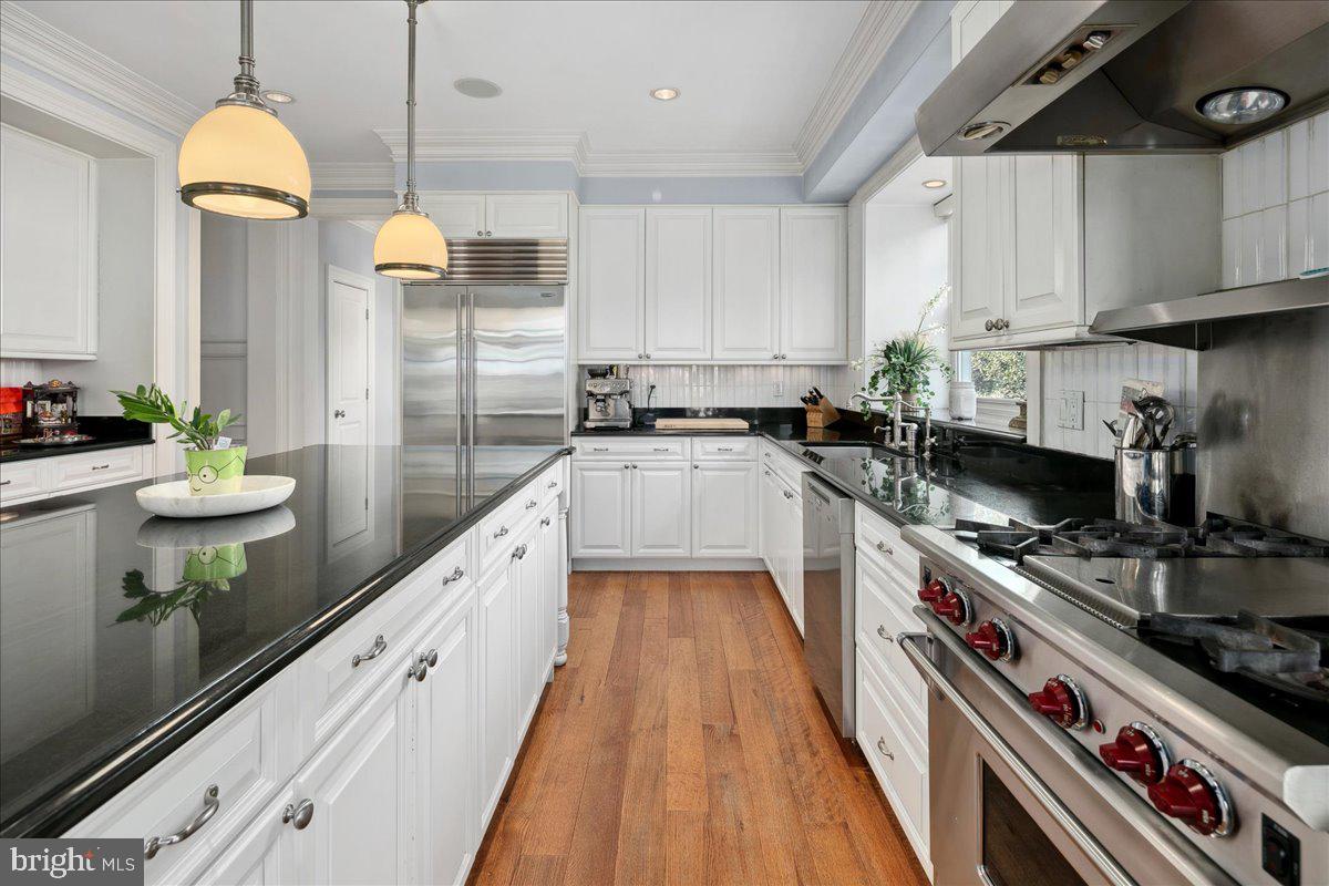 4615 32ND ST N, ARLINGTON, Virginia 22207, 6 Bedrooms Bedrooms, 14 Rooms Rooms,5 BathroomsBathrooms,Residential,For sale,4615 32ND ST N,VAAR2062908 MLS # VAAR2062908
