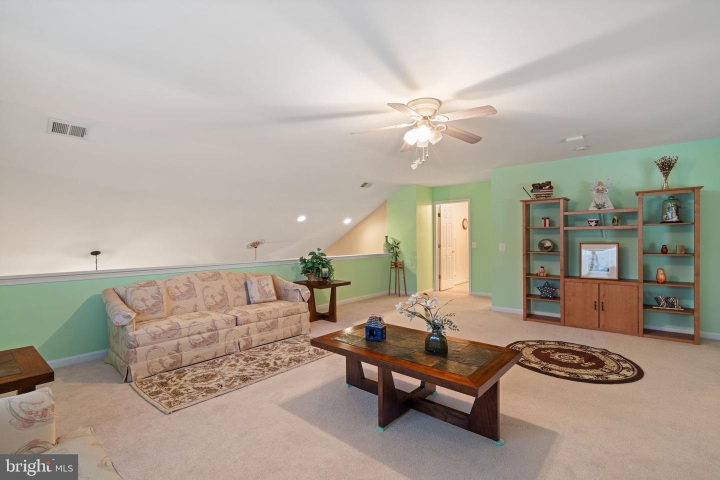 3758 BLOWING LEAF PL, DUMFRIES, Virginia 22025, 5 Bedrooms Bedrooms, 15 Rooms Rooms,3 BathroomsBathrooms,Residential,For sale,3758 BLOWING LEAF PL,VAPW2103452 MLS # VAPW2103452