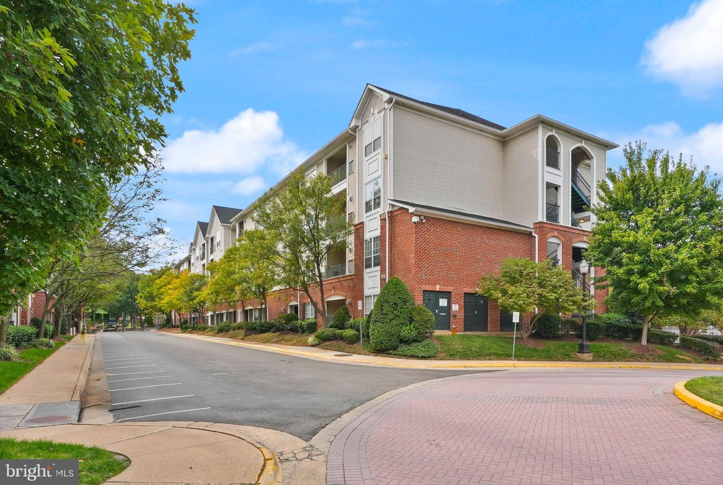 4854 EISENHOWER AVE #445, ALEXANDRIA, Virginia 22304, 2 Bedrooms Bedrooms, 8 Rooms Rooms,2 BathroomsBathrooms,Residential,For sale,4854 EISENHOWER AVE #445,VAAX2049438 MLS # VAAX2049438 4854 EISENHOWER AVE #445, ALEXANDRIA, Virginia 22304, 2 Bedrooms Bedrooms, 8 Rooms Rooms,2 BathroomsBathrooms,Residential,For sale,4854 EISENHOWER AVE #445,VAAX2049438 MLS # VAAX2049438