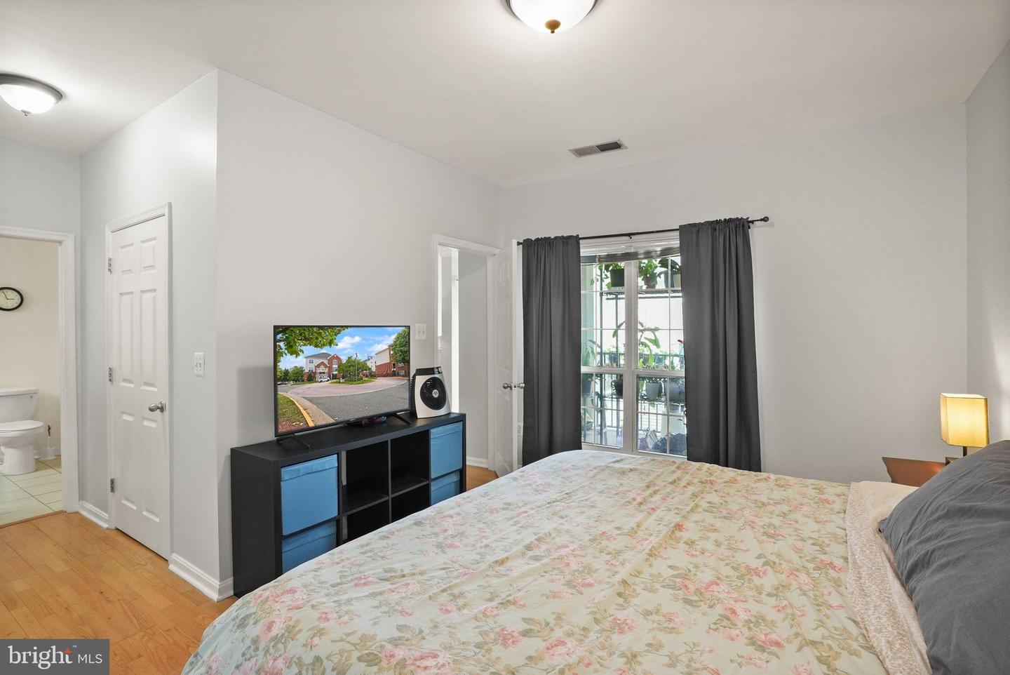 4854 EISENHOWER AVE #445, ALEXANDRIA, Virginia 22304, 2 Bedrooms Bedrooms, 8 Rooms Rooms,2 BathroomsBathrooms,Residential,For sale,4854 EISENHOWER AVE #445,VAAX2049438 MLS # VAAX2049438 4854 EISENHOWER AVE #445, ALEXANDRIA, Virginia 22304, 2 Bedrooms Bedrooms, 8 Rooms Rooms,2 BathroomsBathrooms,Residential,For sale,4854 EISENHOWER AVE #445,VAAX2049438 MLS # VAAX2049438